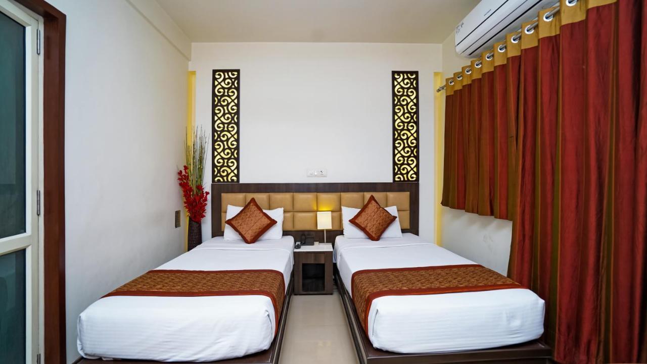 ניו דלהי Hotel Pooja Palace מראה חיצוני תמונה