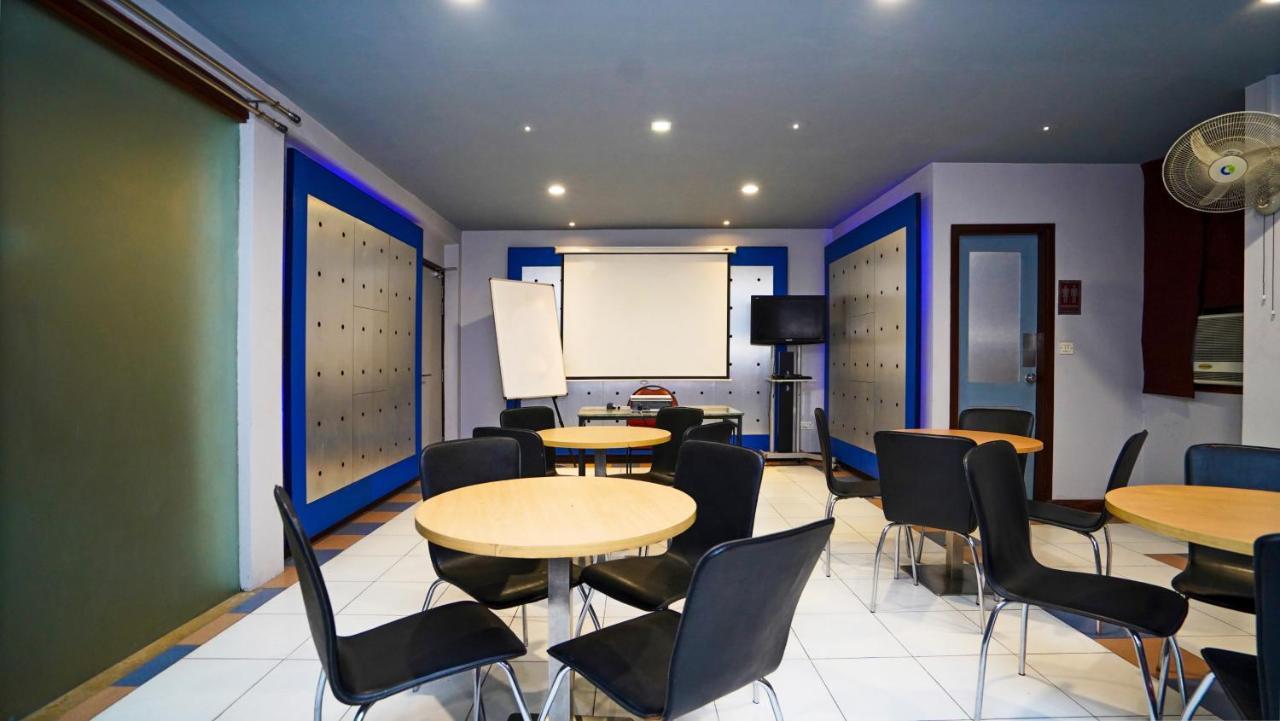 ניו דלהי Hotel Pooja Palace מראה חיצוני תמונה